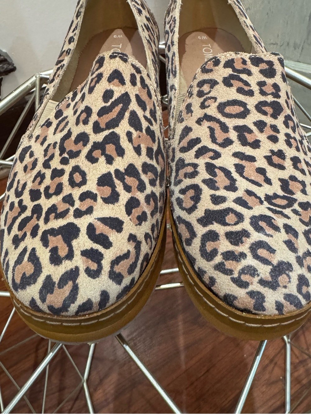 Toms Leopard Printed Calf Hair Slip-On Sneaker loafers size 9 - Picture 2 of 8